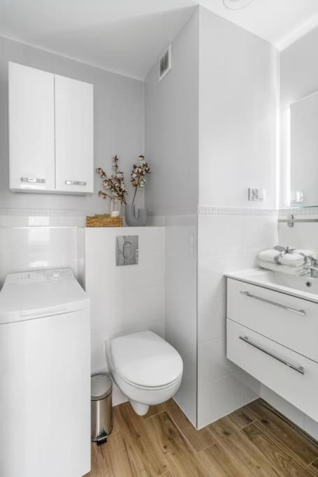 Air-conditioned Downtown Oasis On Foot To Station Metro Smarttv Wifi Butas Warsaw